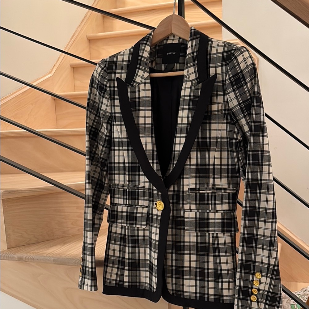 Smythe, sz 4 ( fits 2-4) best flattering fitted Plaid Blazer with Gold Buttons